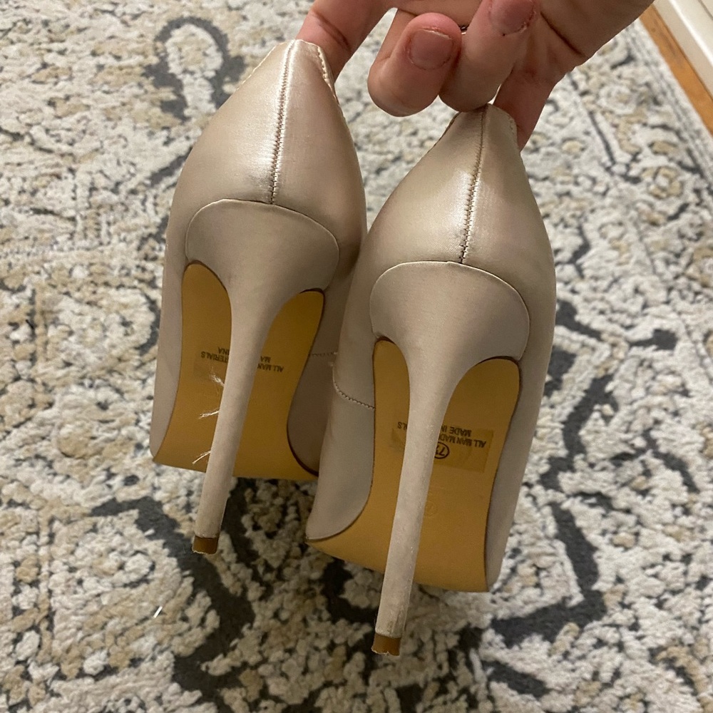 Lulus pearl white bow heels 7.5